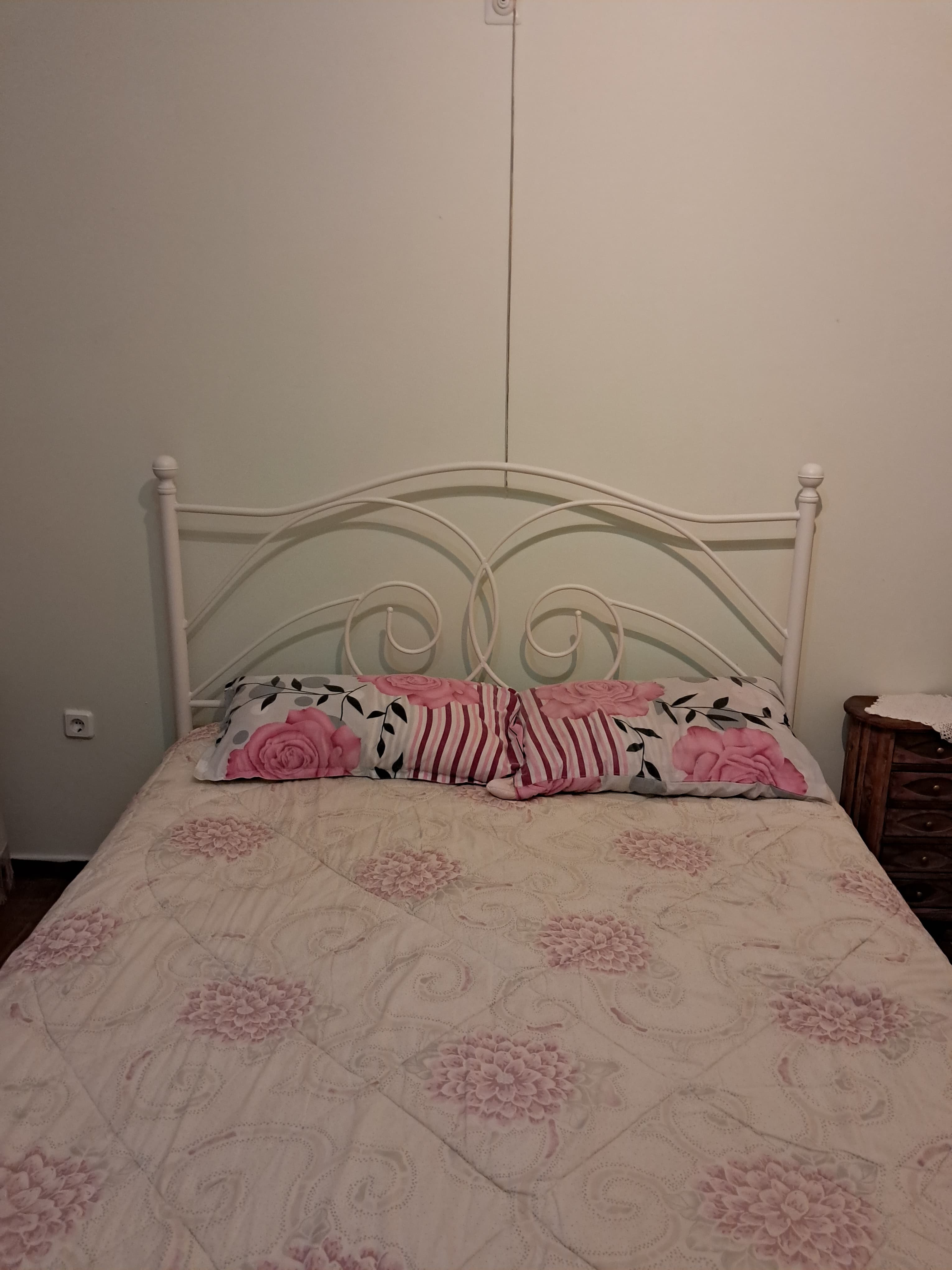 Room with bills included · plateia attikis