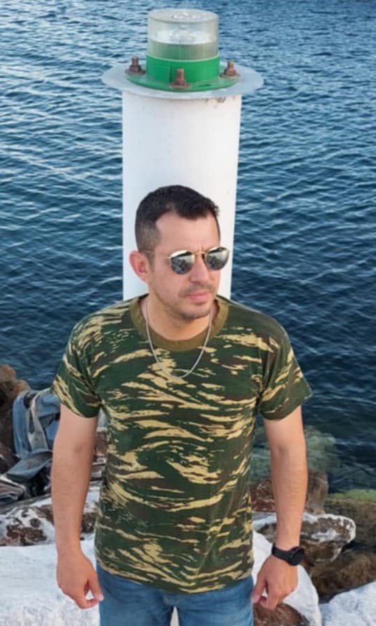Διονύσης